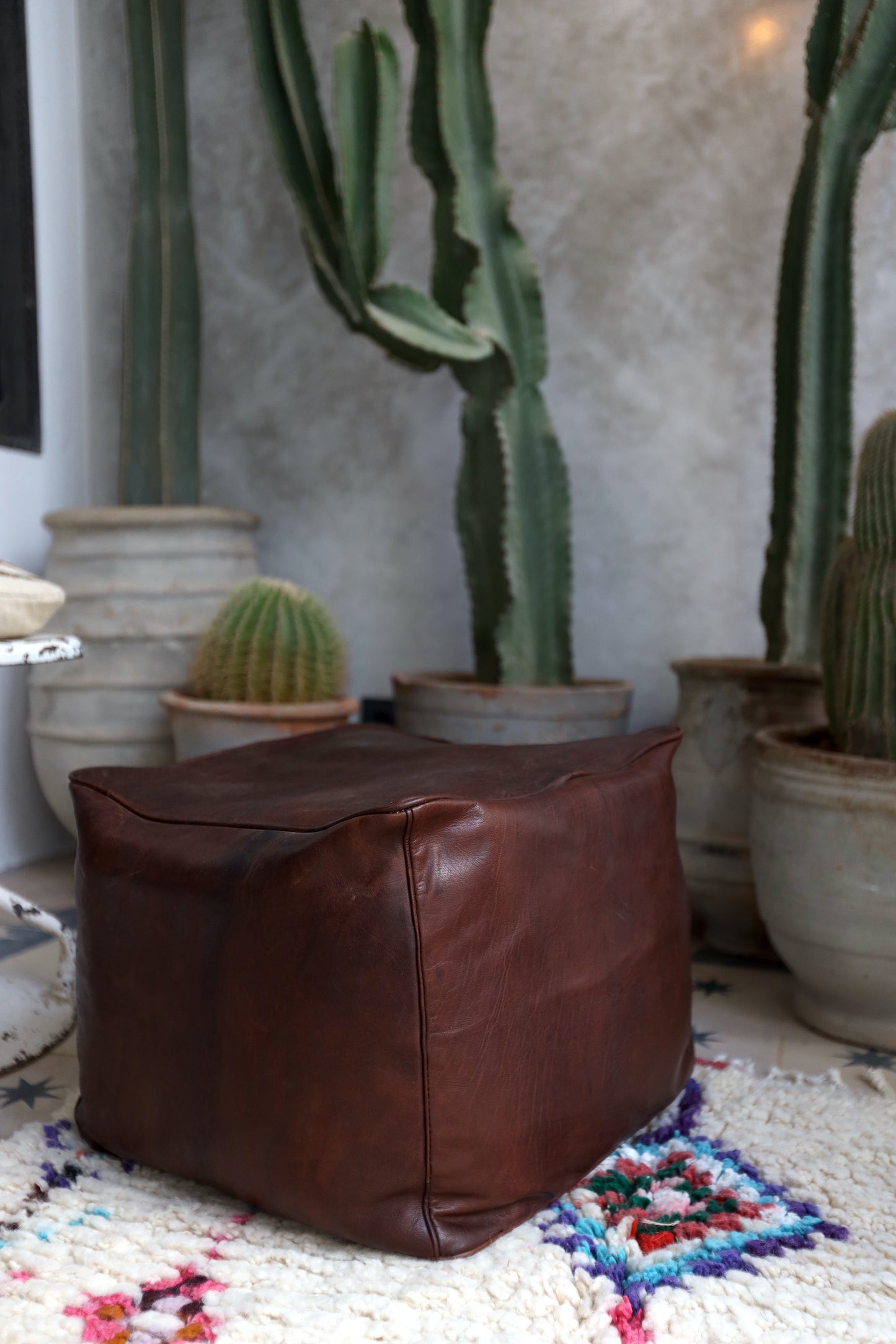 Pouf en cuir fauve