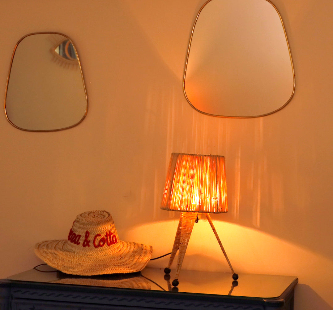 Lampe à poser en raphia