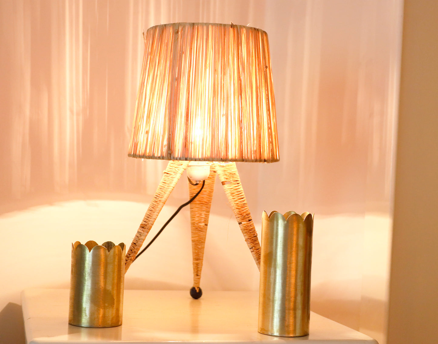 Lampe à poser en raphia
