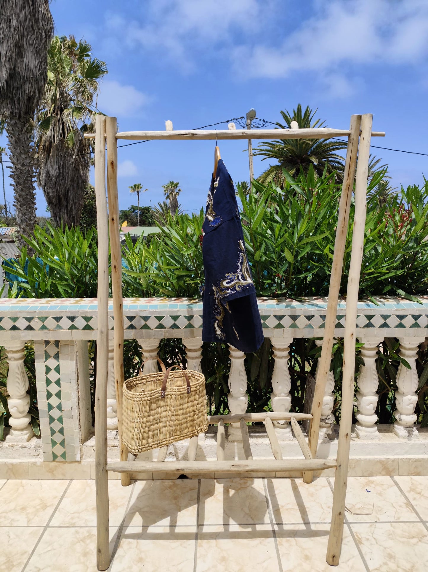 Portant à vêtements avec étagère