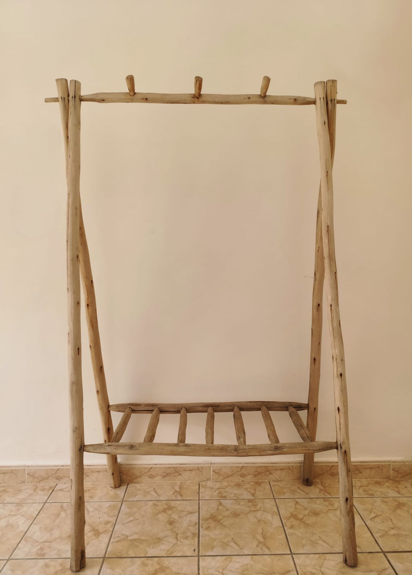 Portant à vêtements avec étagère