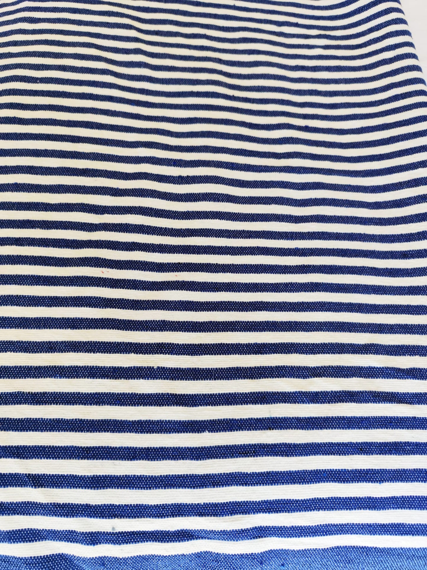 Plaid à pompons à rayures bleu et blanc