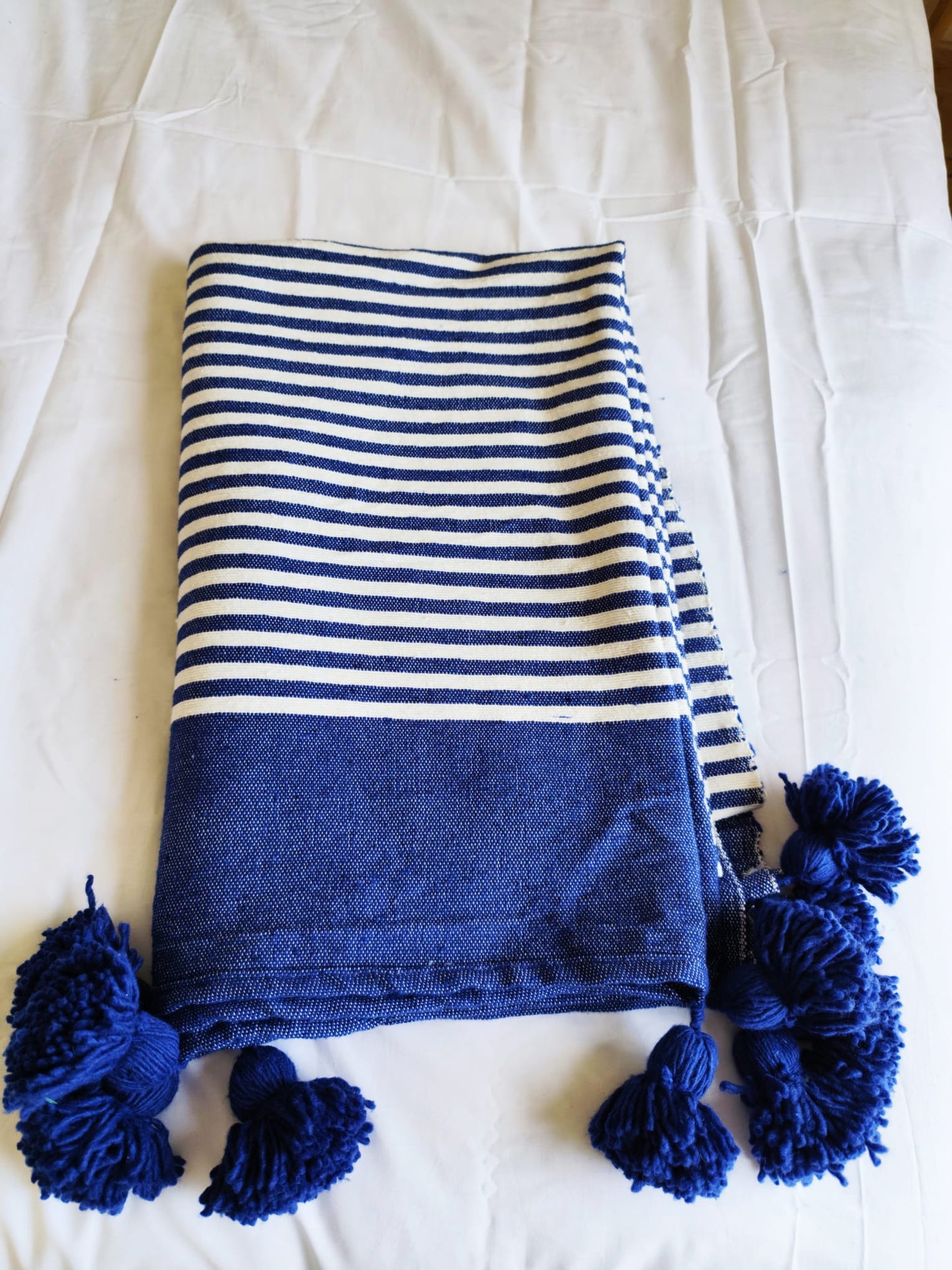 Plaid à pompons à rayures bleu et blanc