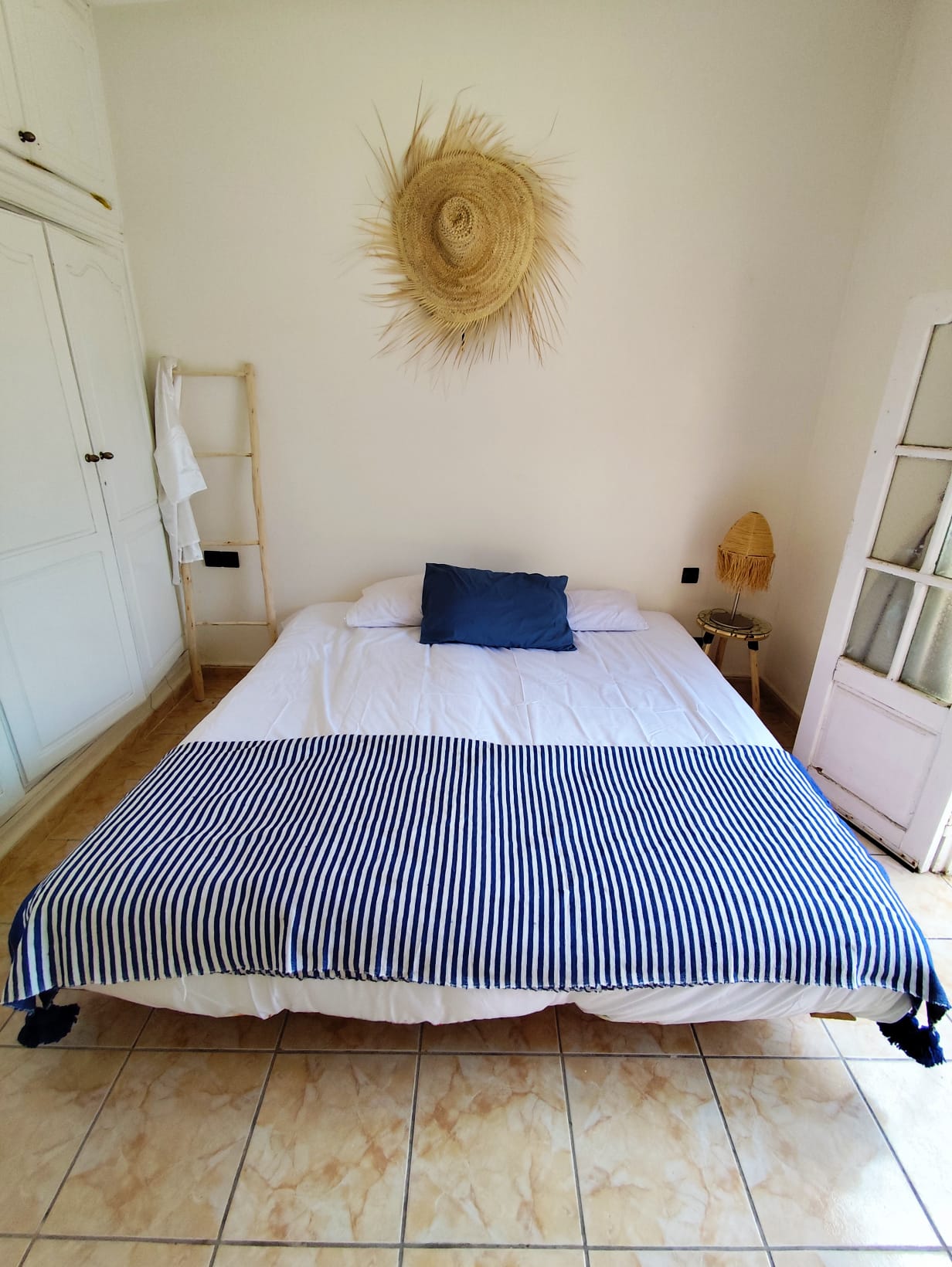 Plaid à pompons à rayures bleu et blanc