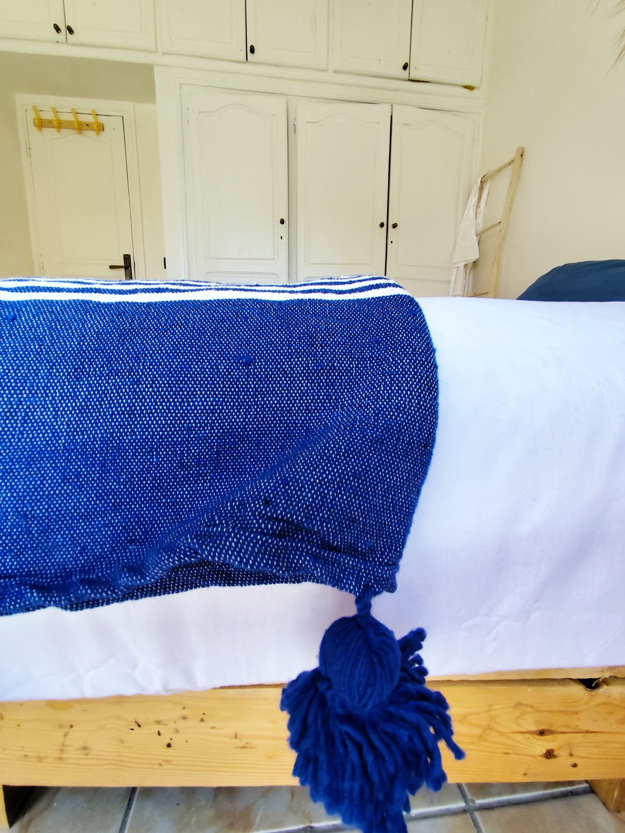 Plaid à pompons à rayures bleu et blanc