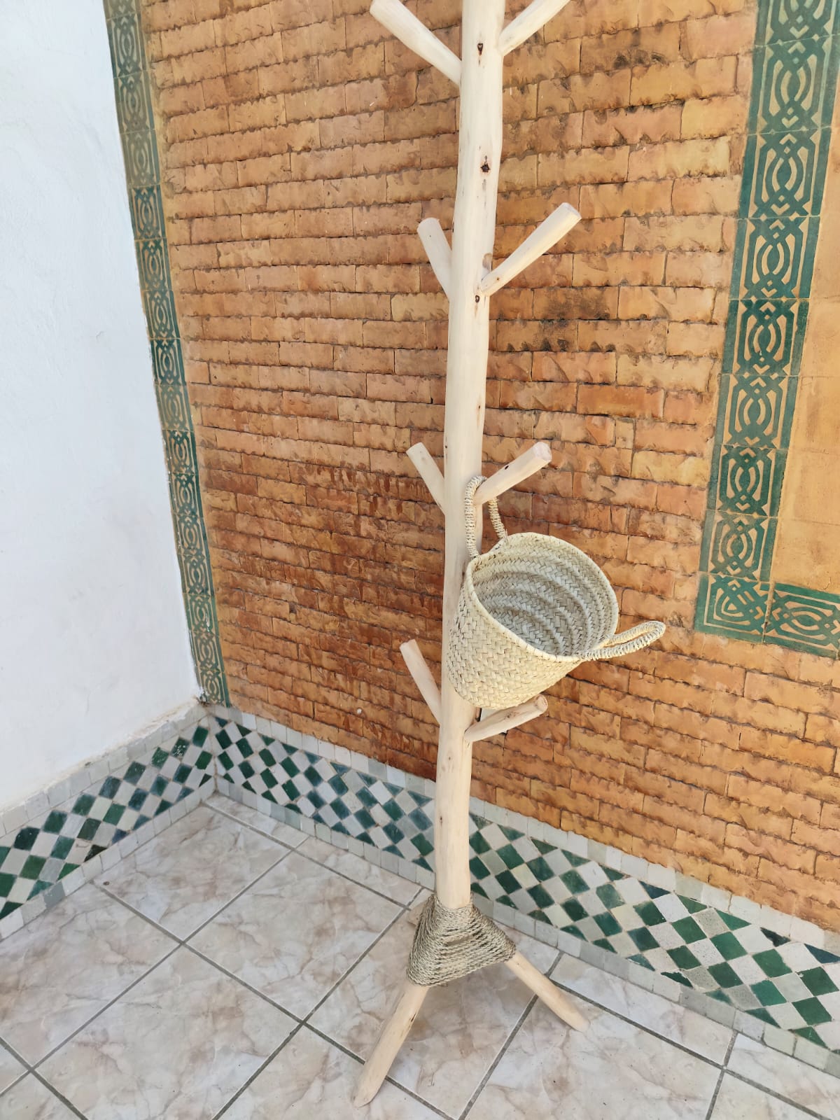 Panier de rangement tressé en feuille de palmier avec anse