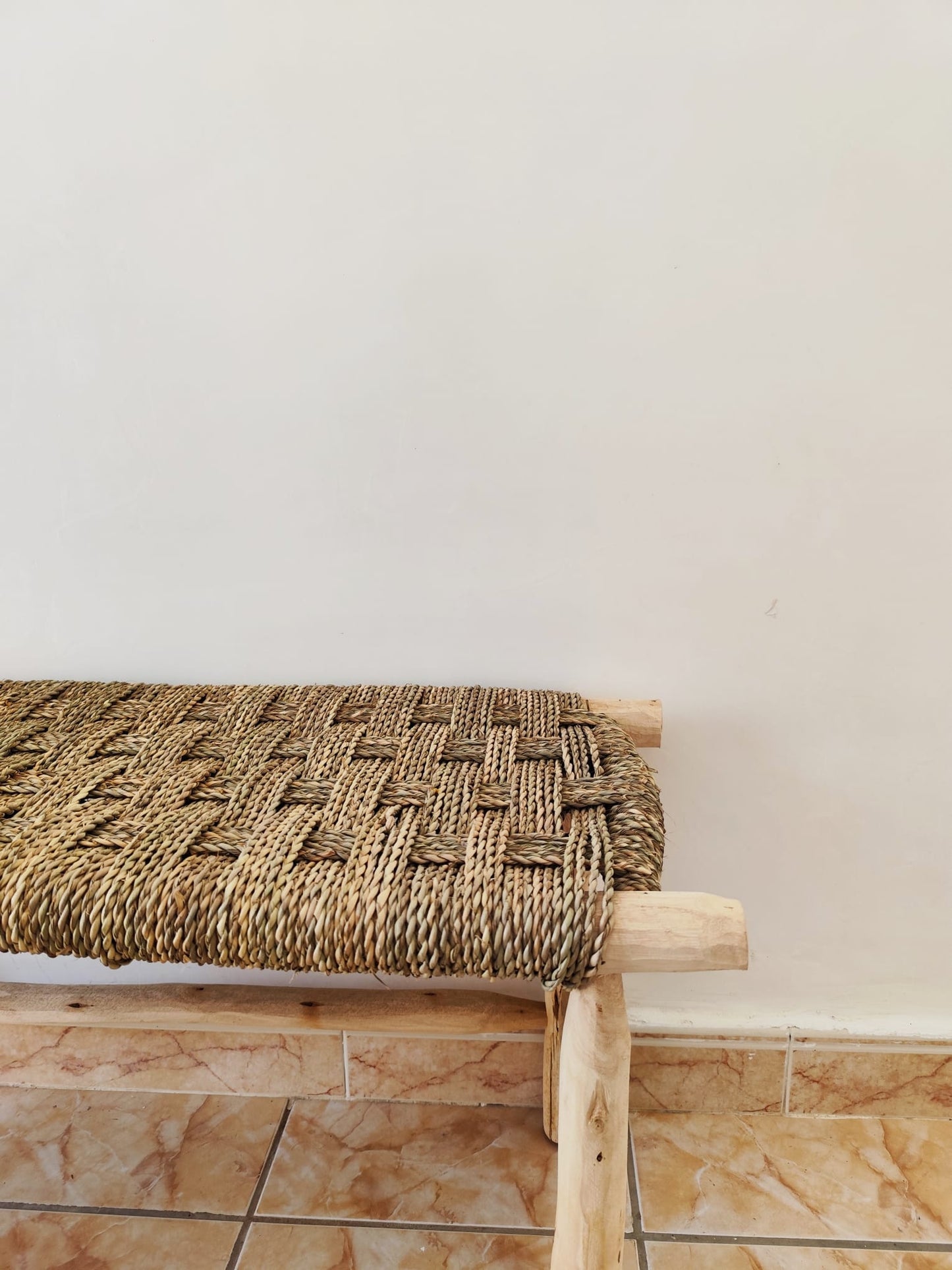 Banc en feuille de palmier et bois d'Eucalyptus