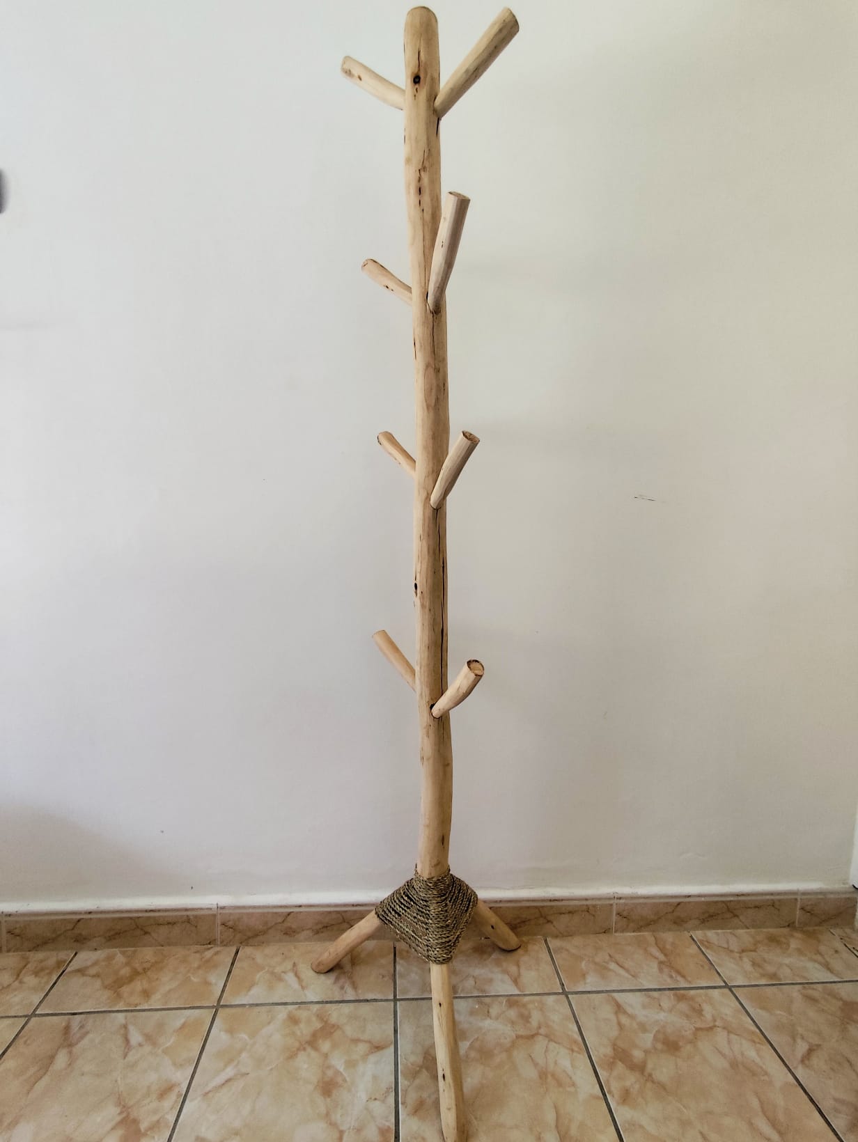 Porte manteau en bois d'eucalyptus